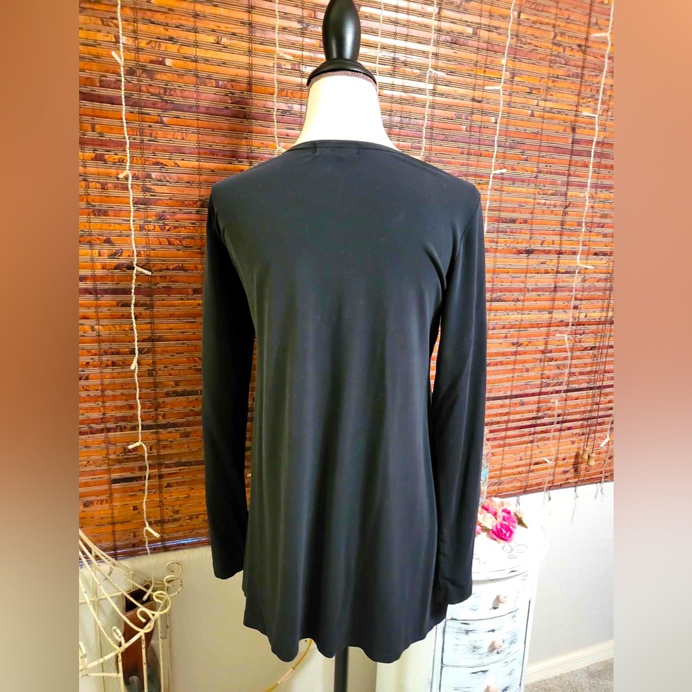Max & Rina top. No size tag. - Picture 3 of 4